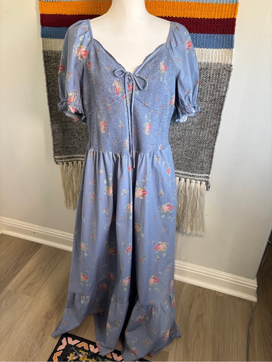 Universal Thread Dresses & Skirts - NWT Universal Thread Light Blue Floral Maxi with Smocked Bodice